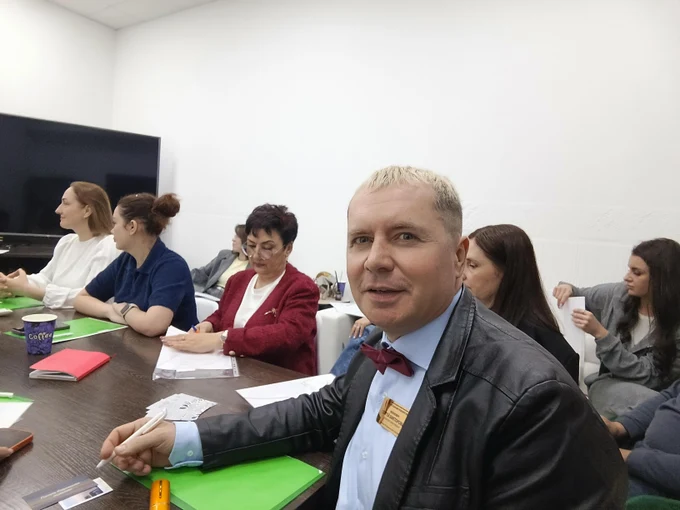 Меня зовут Сергей Викторович.
Я практикующий психолог-консультант